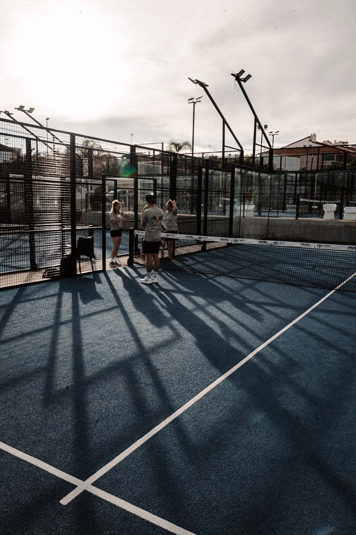 Abendtraining auf dem Court in Torrevieja